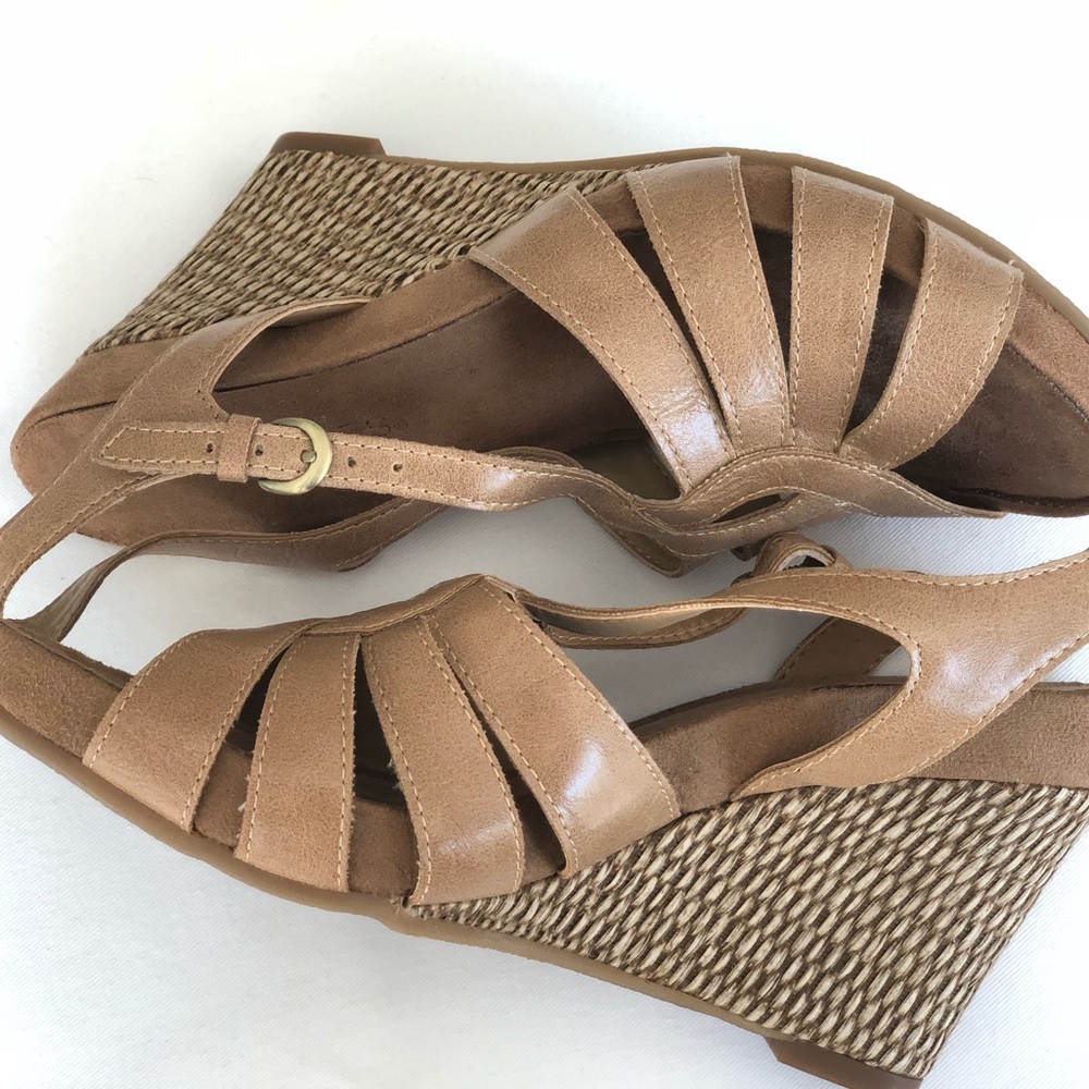 Aerosoles Tan strappy wedge sandals